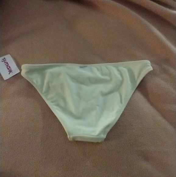 Ambercrobie - Picture 2 of 3